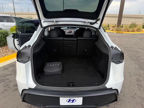 Used 2026 Tesla Model Y AWD image 23