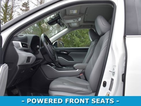 Used 2021 Toyota Highlander XLE image 4