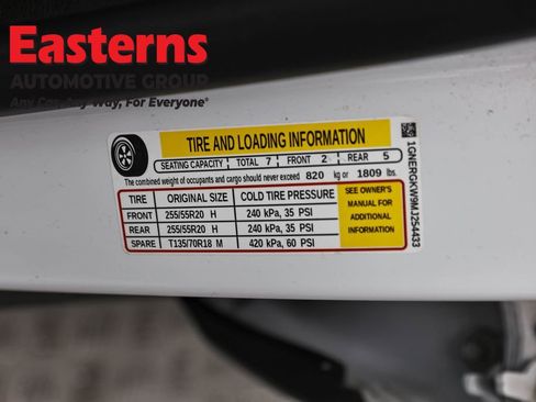 Used 2021 Chevrolet Traverse LT image 36