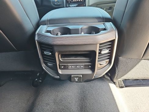 New 2026 RAM 3500 Laramie AWD/4WD image 32
