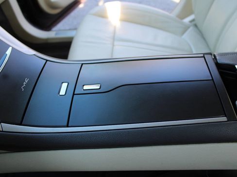 Used 2013 Lincoln MKZ image 27
