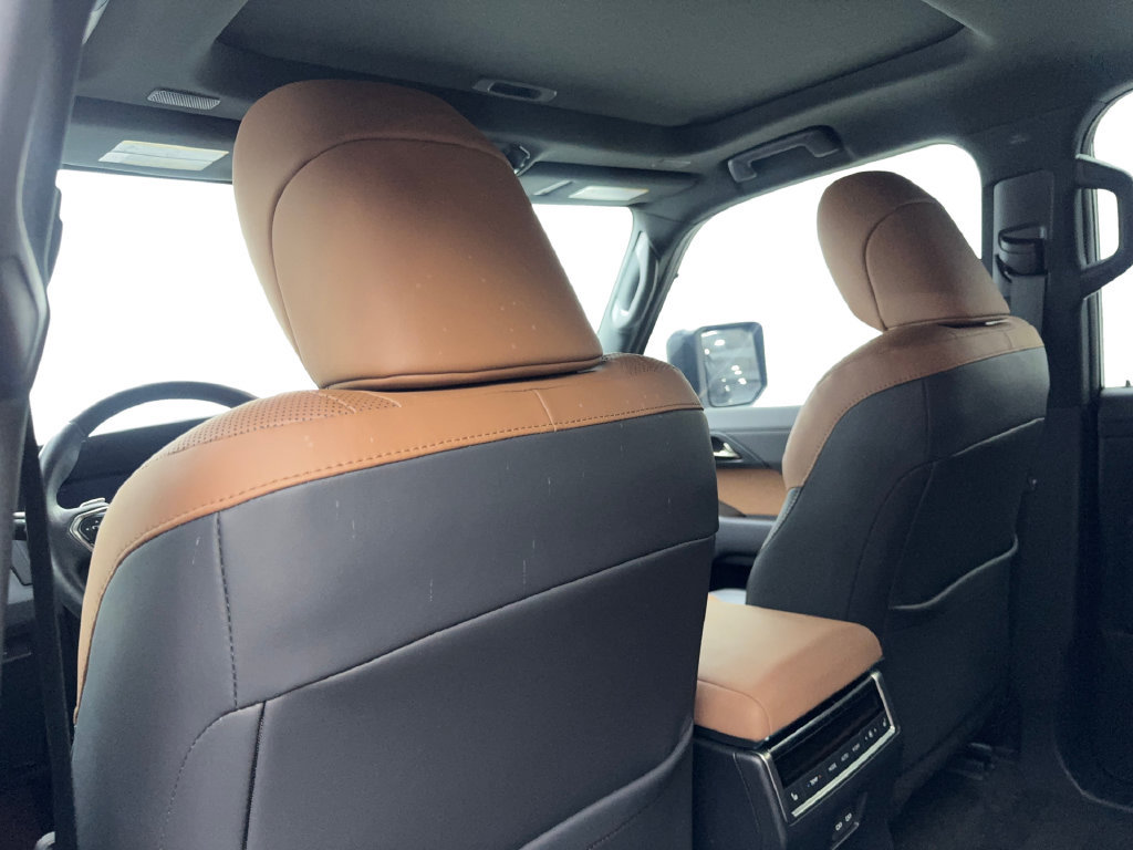 Used 2025 Lexus GX 550 w/ Accessory Package (2T) AWD/4WD image 37