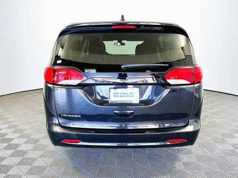 Used 2022 Chrysler Voyager LX image 8