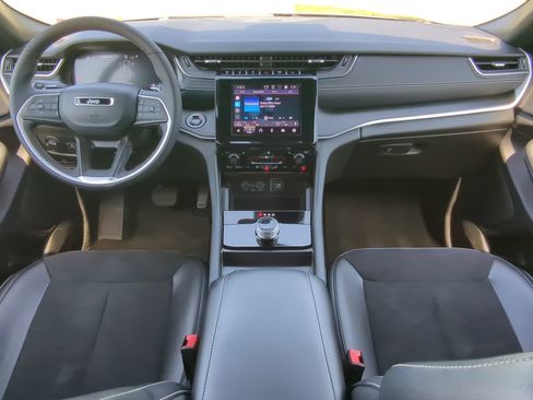 Used 2024 Jeep Grand Cherokee L Laredo image 13