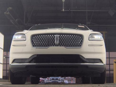 Used 2022 Lincoln Nautilus Reserve w/ Luxury Package image 4