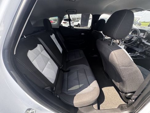 Used 2025 Chevrolet Trax LS image 9