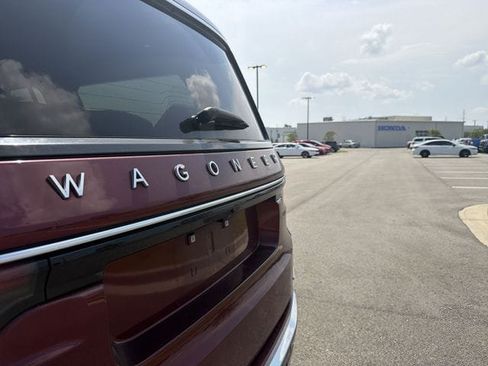 Used 2024 Jeep Wagoneer Series II AWD/4WD image 39