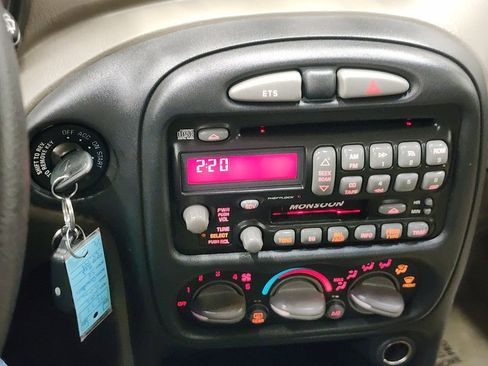 Used 2002 Pontiac Grand Am SE image 25