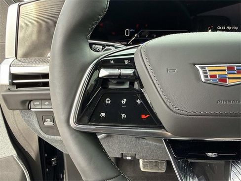 Used 2025 Cadillac Escalade V w/ LPO, ONYX Package image 28