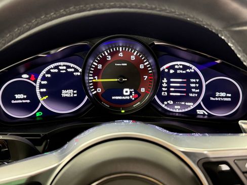 Certified 2023 Porsche Cayenne Platinum Edition image 25