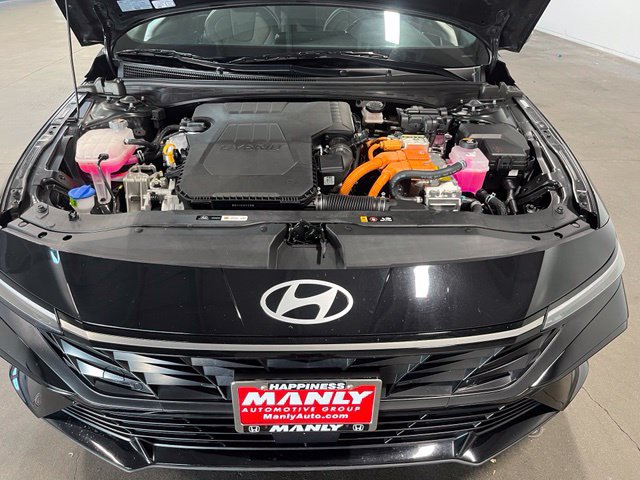 Used 2025 Hyundai Elantra Limited FWD image 9