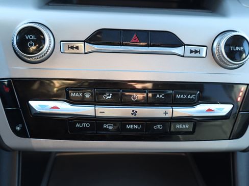 Used 2023 Ford Explorer XLT w/ Equipment Group 202A image 24