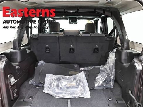 Used 2025 Jeep Wrangler Unlimited Sahara AWD/4WD image 9
