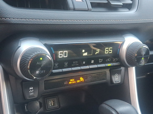 Used 2025 Toyota RAV4 XLE AWD/4WD image 16