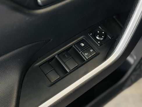 Used 2022 Toyota RAV4 LE AWD/4WD image 31