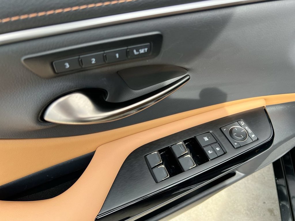 Certified 2025 Lexus ES 350 w/ Premium Package FWD image 11