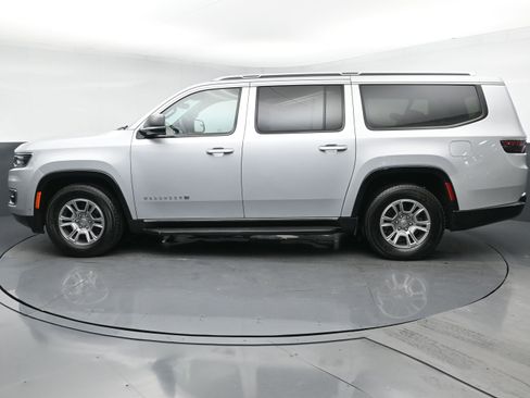 Used 2024 Jeep Wagoneer L 4WD image 4