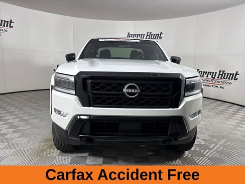 Used 2023 Nissan Frontier SV w/ Midnight Edition Package image 3