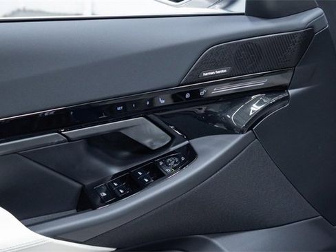 New 2026 BMW 530i xDrive image 15