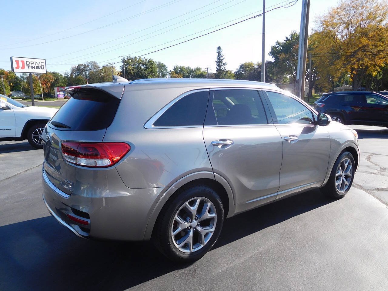 Used 2017 Kia Sorento SX FWD image 4