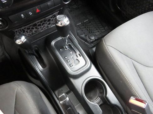 Used 2018 Jeep Wrangler Unlimited Sport image 23