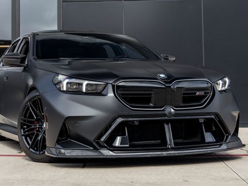 Used 2025 BMW M5 w/ Carbon Package image 5