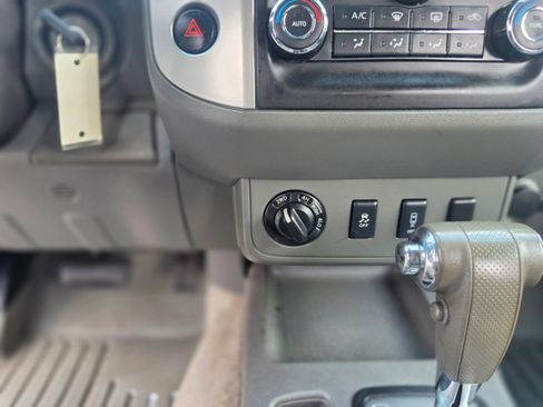 Used 2013 Nissan Frontier SV w/ SV Value Truck Pkg AWD/4WD image 19