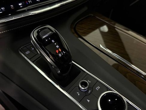 Used 2024 Cadillac Escalade Sport Platinum w/ LPO, ONYX Package AWD/4WD image 19