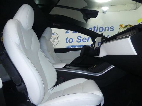 Used 2022 Tesla Model X Plaid image 9