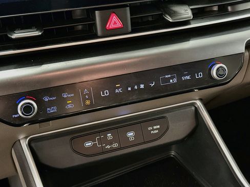 Used 2026 Kia Carnival FWD image 24