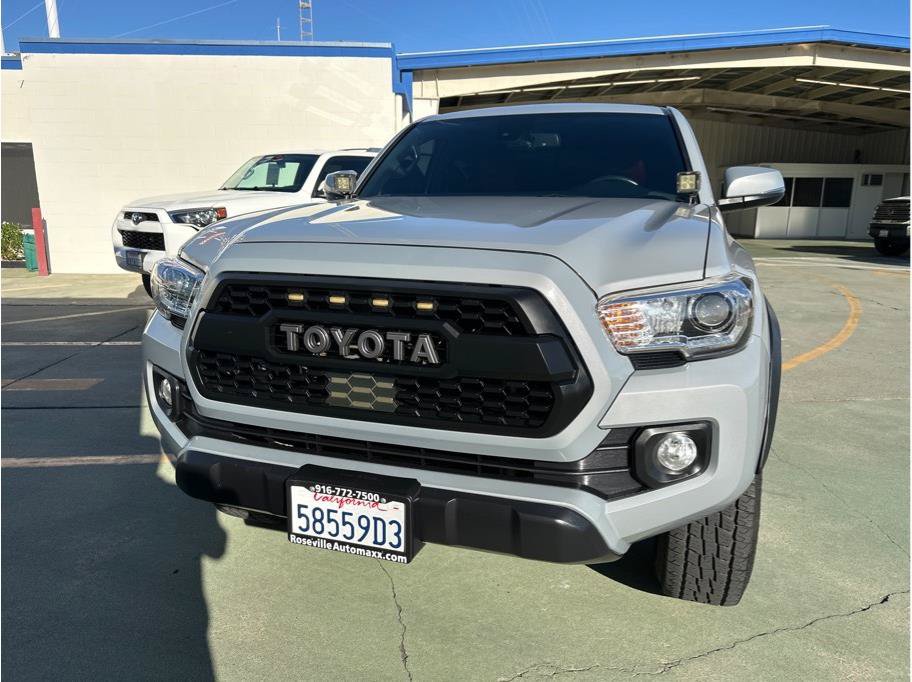 Used 2021 Toyota Tacoma TRD Off-Road w/ Technology Package AWD/4WD image 3