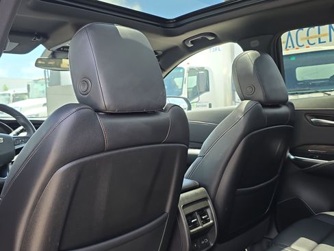 Used 2023 Cadillac XT4 Sport w/ Driver Assist Package FWD image 15