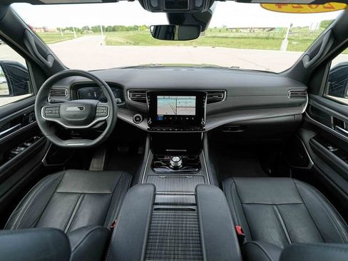 Used 2024 Jeep Wagoneer L Series II w/ Flexible Seating Group AWD/4WD image 29