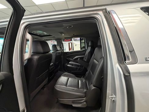 Used 2020 Chevrolet Suburban LT image 22