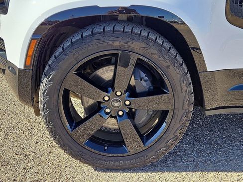 Used 2024 Land Rover Defender 110 X-Dynamic SE image 11