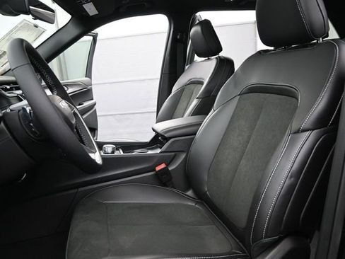 New 2025 Jeep Grand Cherokee Laredo image 11