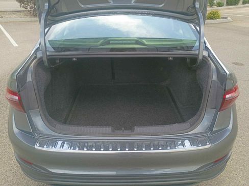 Used 2023 Volkswagen Jetta SE w/ Panoramic Sunroof Package image 10