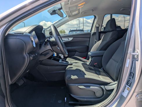 Used 2024 Kia Forte LXS w/ LXS Technology Package FWD image 17