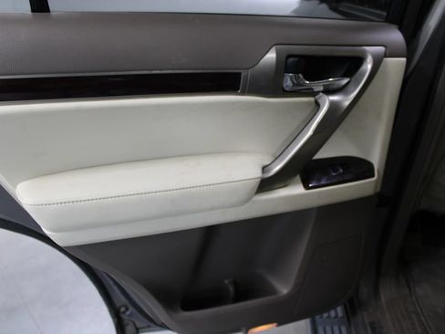 Used 2014 Lexus GX 460 w/ Premium Package AWD/4WD image 21