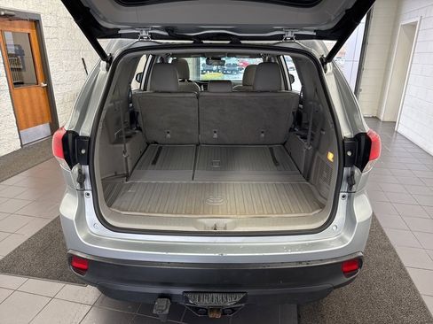 Used 2019 Toyota Highlander XLE image 9