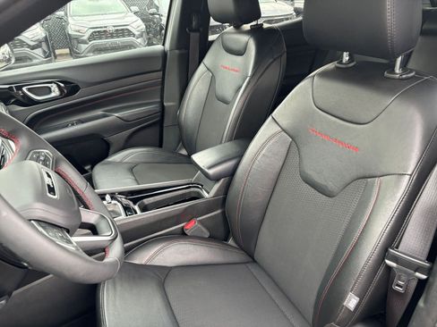 Used 2025 Jeep Compass Trailhawk image 35