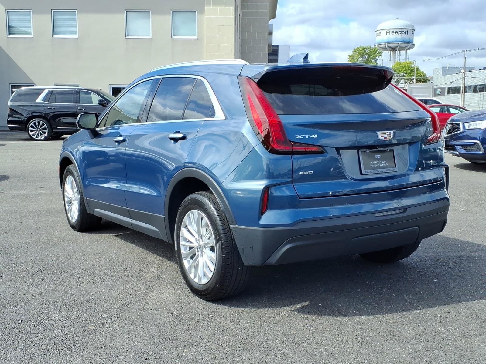 Used 2024 Cadillac XT4 Luxury w/ Cold Weather Package AWD/4WD image 7
