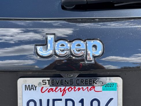 Used 2021 Jeep Grand Cherokee Limited w/ Premium Lighting Group AWD/4WD image 45