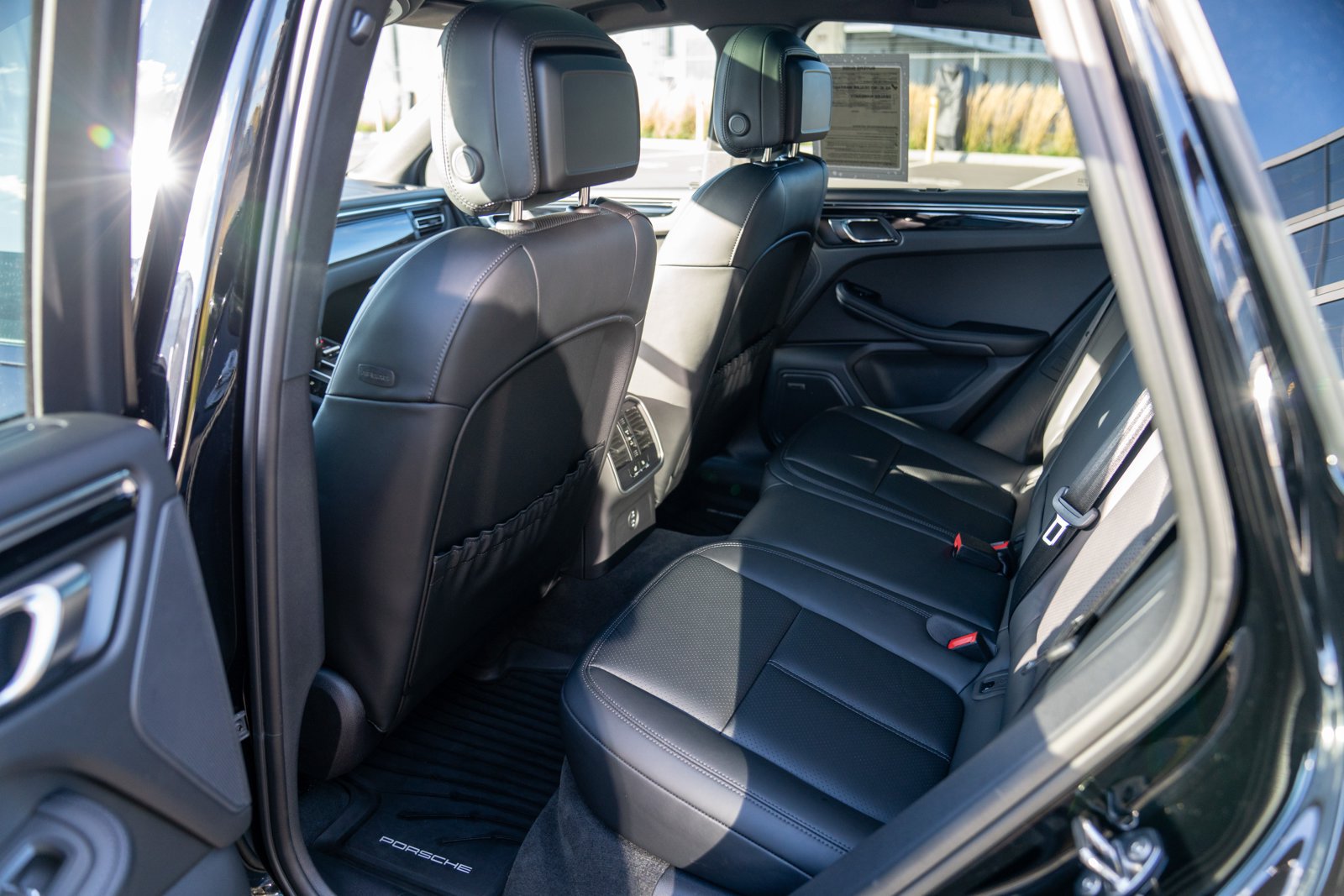 Certified 2026 Porsche Macan AWD/4WD image 23