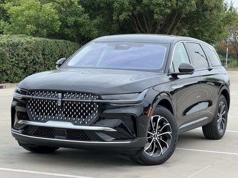 New 2025 Lincoln Nautilus Premier image 2