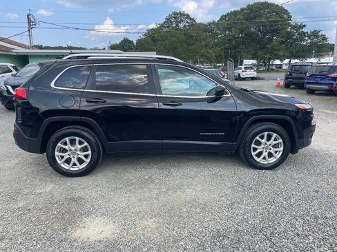 Used 2017 Jeep Cherokee Latitude AWD/4WD image 9