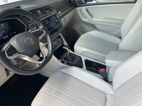 Used 2023 Volkswagen Tiguan SE FWD image 10