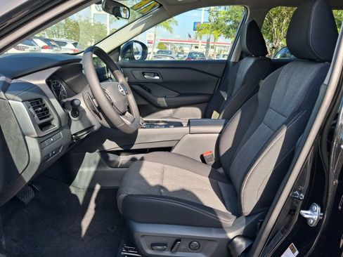 Used 2026 Nissan Rogue SV FWD image 14