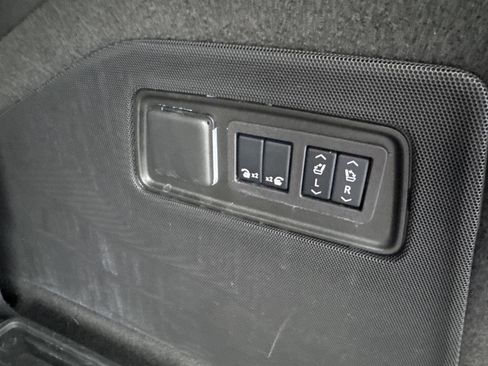 Used 2024 Cadillac Escalade Premium Luxury w/ Performance Package AWD/4WD image 13