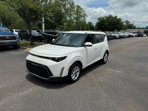 Used 2025 Kia Soul LX w/ LX Technology Package FWD image 1